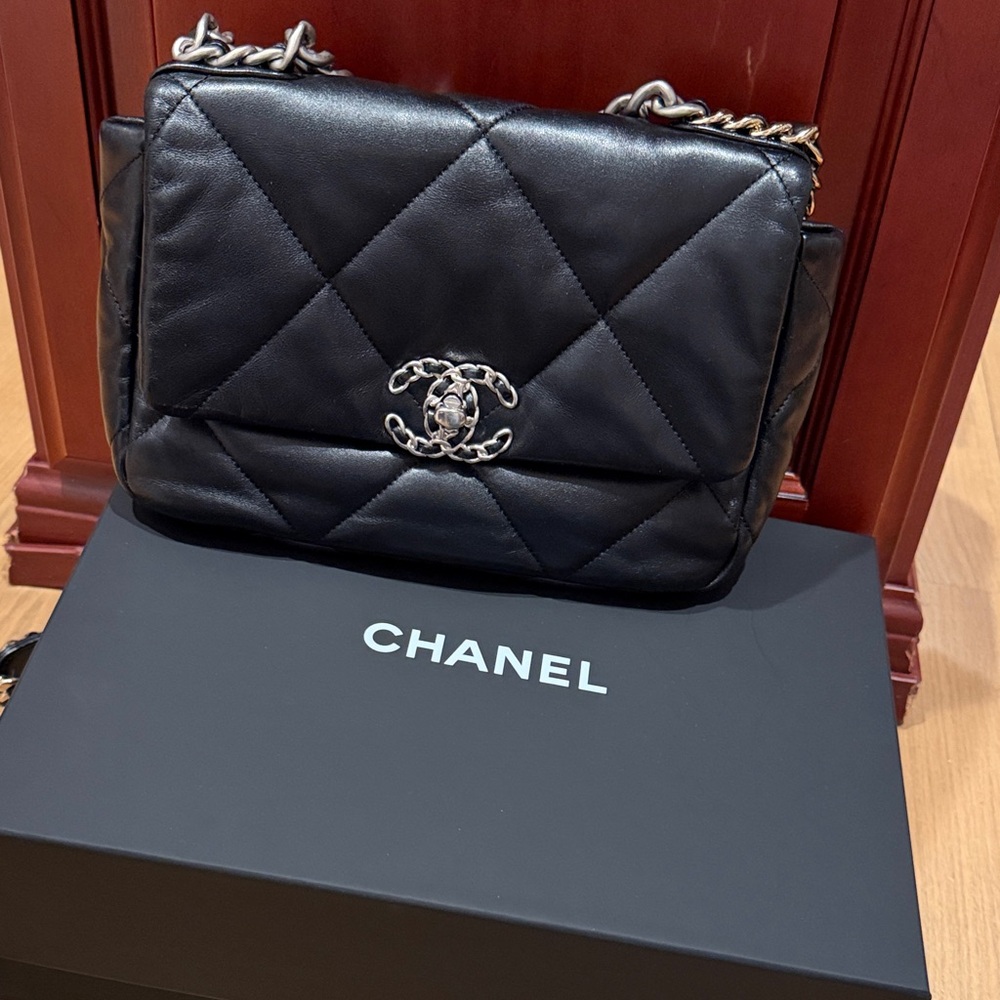 Chanel 19 small silver hardware with box and dust bag excellent condition